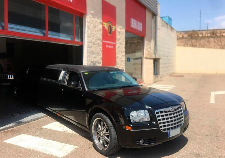 Limusina Chrysler 300 Negro Plata