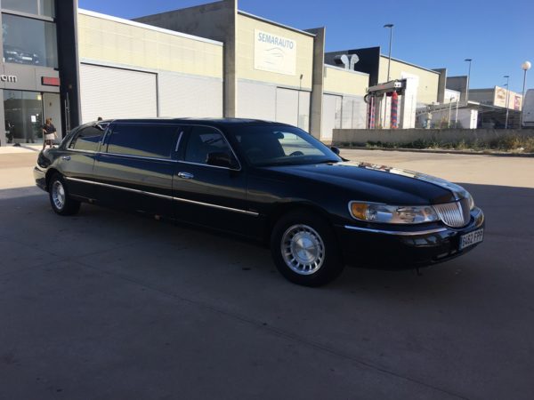 Limusina Lincoln Negra