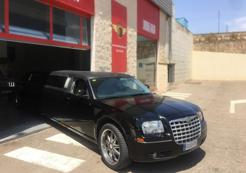 Limusina Chrysler 300 Negro Plata