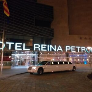 Plan Noche de Lujo en Limusina + Hotel 5 Estrellas Reina Petronilla + SPA de la Reina en el Hotel